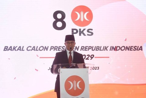 Bakal calon presiden 2024-2029 yang diusung PKS, Anies Rasyid Baswedan, berpidato usai pembacaan hasil keputusan musyawarah majelis syuro VIII PKS di Jakarta, Kamis (23/2/2023). Foto: Akbar Nugroho Gumay/Antara Foto