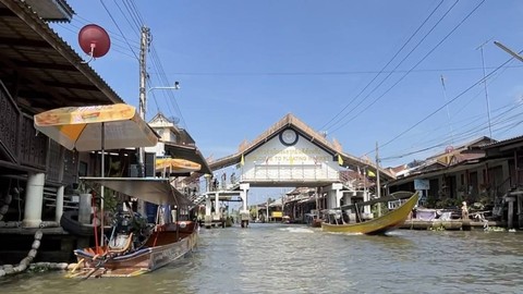Damnoen Saduak Floating Market di Samut Songkhram, Thailand. Foto: DN. Mustika Sari/kumparan