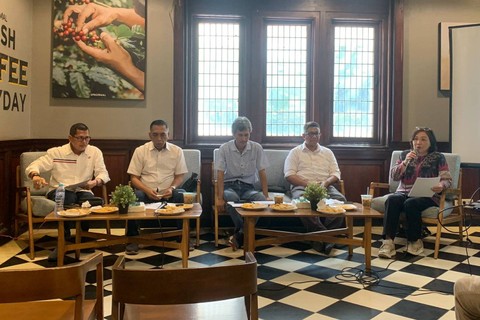 Konferensi pers Perkumpulan Warga Negara Untuk Pemilu Jurdil terkait menemukan data aneh Daftar Pemilih Sementara (DPS) untuk Pemilu 2024 di Upnormal, Jakarta pada Rabu (14/6). Foto: Luthfi Humam/kumparan