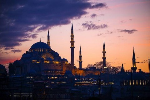 Ilustrasi perkembangan Islam di Asia. Foto: Unsplash/Adam Hilles