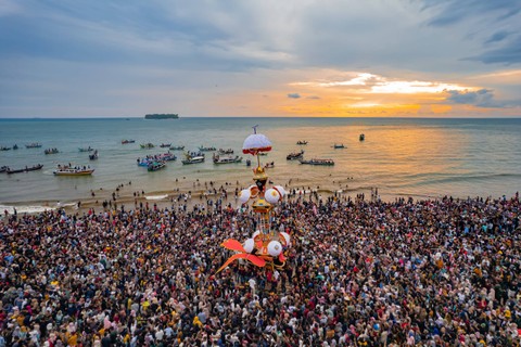Ritual Tabuik di Padang Pariaman, Sumatera Barat. Foto: Shutterstock