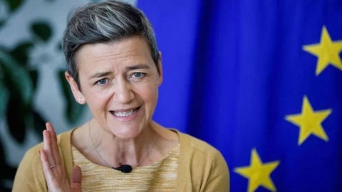 Pejabat Uni Eropa Margrethe Vestager mengatakan "pagar pembatas" diperlukan untuk melawan risiko terbesar yang disebabkan oleh AI