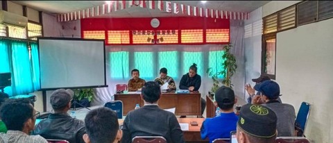 Perundingan Bipartit antara karyawan dan PT KKJ yang difasilitasi Disperindagnaker Mempawah. Foto: Dok. Istimewa