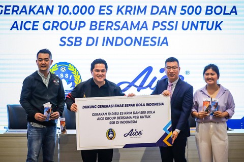 Ketua PSSI Erick Thohir dalam acara penandatanganan kontrak kerja sama PSSI dengan Aice di GBK Arena, Jakarta, Sabtu (17/6/2023). Foto: Jamal Ramadhan/kumparan