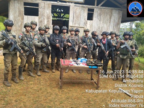 Barang bukti yang diamankan Satgas Damai Cartenz saat gerebek markas KKB Foto: Dok. Istimewa