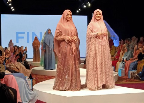 Motif Monogram dan Warna Cerah Jadi Busana Muslim Favorit Warga Surabaya