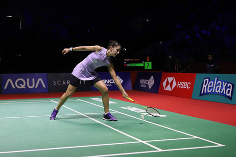 Pertandingan tunggal putri antara tunggal putri Spanyol Carolina Marin melawan tunggal putri China Chen Yu Fei pada babak final Indonesia Open 2023 di Istora Senayan, Jakarta, Minggu (18/6/2023). Foto: Jamal Ramadhan/kumparan