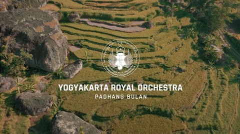 Adegan pembuka video klip Padhang Bulan. Foto: Tangkapan layar Youtube