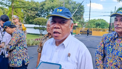 Menteri PUPR Basuki Hadimuljono saat di Balai Teknik Sabo di Kabupaten Sleman, DIY, Rabu (21/6).  Foto: Arfiansyah Panji Purnandaru/kumparan