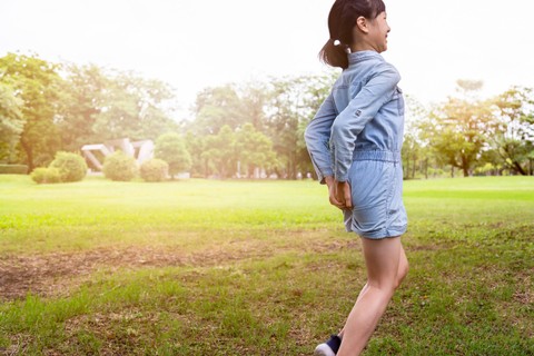Ilustrasi anak menggaruk pantat. Foto: CGN089/Shutterstock