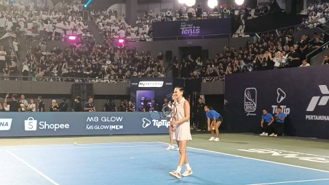 Pertandingan Luna Maya - Nia Ramadhani vs Nagita Slavina - Gege Elisa di Lagi Lagi Tenis presented by Pertamina, Tennis Indoor, Senayan, Jumat (23/6/2023). Foto: Giovanni/kumparan