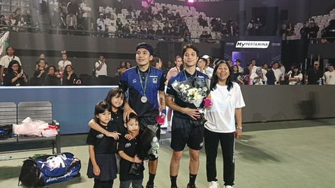 Raffi Ahmad-Dion Wiyoko vs Desta Dikta Lagi lagi Tenis. Foto: Giovanni/kumparan