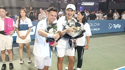 Raffi Ahmad-Dion Wiyoko vs Desta Dikta Lagi lagi Tenis. Foto: Giovanni/kumparan