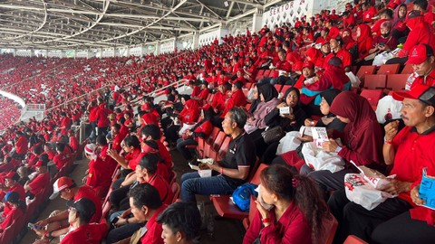 Suasana di arena puncak perayaan bulan bung karno di GBK yang dipadati kader PDIP. Foto: Dok. PDIP