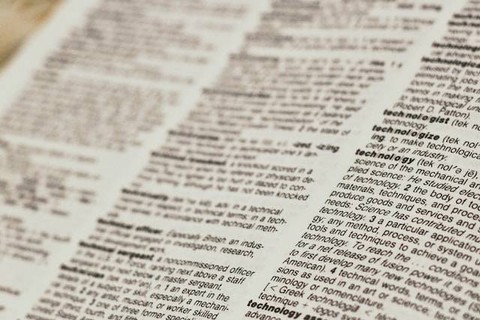 Ilustrasi sinonim evolusi dan antonimnya, sumber foto: Joshua Hoehne/Unsplash.com