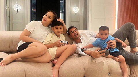 Nagita Slavina, Rafathar, Raffi Ahmad dan Rayyanza.  Foto: Instagram/@raffinagita1717