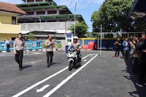 Simulasi ujian praktik SIM C dengan konsep baru di Polres Bantul, Senin (26/6).  Foto: Dok. Istimewa
