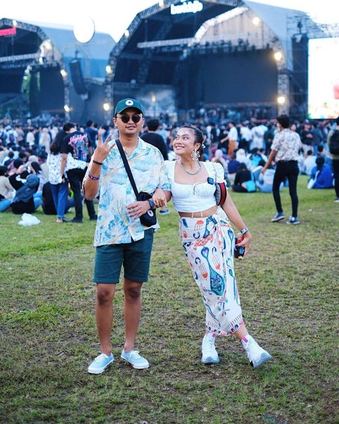 Selebgram Hanum Mega dan suaminya. Foto: Instagram/@real.hanummegaa