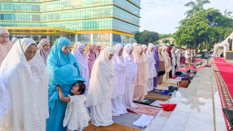 Salat Idul Adha 2023 di Masjid Ainul Hikmah yang berada di Kantor DPP Partai Golkar. Foto: Thomas Bosco/kumparan