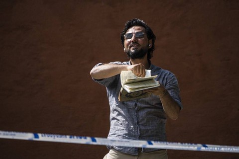 Pria swedia bakar Al-Quran. Foto: Jonathan NACKSTRAND / AFP
