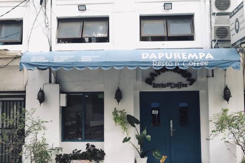 Caffe disekitar Pasar Baru (Foto: Muhamad Abiet F)