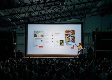 Ilustrasi Menu untuk Menambahkan Teks pada Slide. Foto: dok. Teemu Paananen (Unsplash)