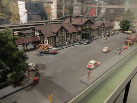 Ilustrasi Patung Dibuat dalam Bentuk yang Kecil. Foto: dok. Anton Konstantinov (Unsplash)