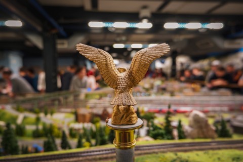 Ilustrasi Patung Dibuat dalam Bentuk yang Kecil. Foto: dok. Elias E (Unsplash)