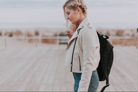 Ilustrasi foto seseorang yang hendak pulang, Sumber foto : pexels.com