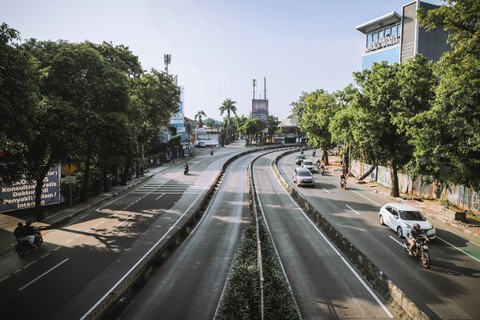 Kondisi lalu lintas di Jakarta tampak sepi saat cuti bersama Idul Adha 1444 H, Jumat (30/6/2023). Foto: Jamal Ramadhan/kumparan