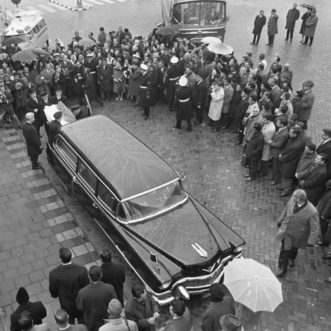 Jenazah Sutan Sjahrir. Foto: Wikimedia Commons