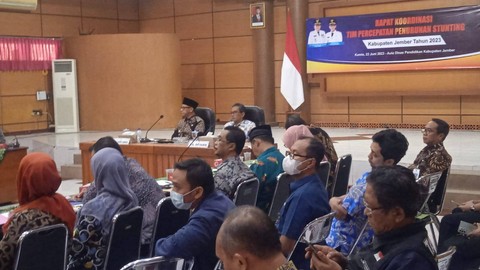 Pemkab Jember saat menggelar rapat koordinasi percepatan penanganan stunting. Foto: Dok. Istimewa
