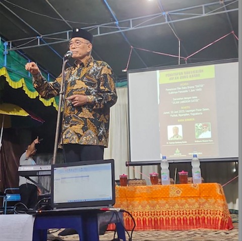 Anggota DPR Idham Samawi saat berbicara di depan peserta sarasehan. Foto: Dok. Hasto Prakoso