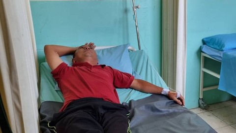 Sejumlah warga Jalan Kalilom, Kecamatan Kenjeran, Surabaya masih menjalani perawatan di Puskesmas Tanah Kalikedinding usai keracunan olahan masakan daging kurban. Foto: Farusma Okta Verdian/kumparan