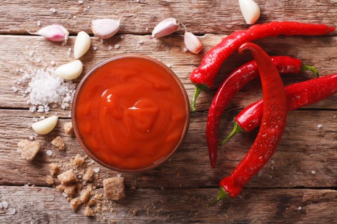 Ilustrasi bahan-bahan saus sambal sriracha. Foto: Shutterstock