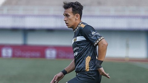 Egy Maulana Vikri dalam pertandingan pekan pertama Liga 1 2023/24 antara Dewa United vs Arema FC di Indomilk Arena, Tangerang, Minggu (2/7). Foto: Instagram/@dewaunitedfc