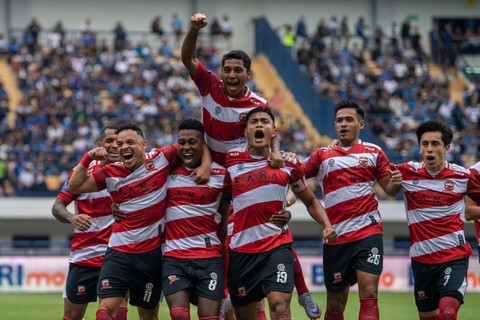 Persib Bandung melawan Madura United di Liga 1 2023.   Foto: ANTARA FOTO/M Agung Rajasa