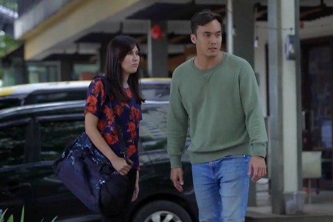 Syahnaz Sadiqah dan Rendy Kjaernett di FTV Love You Mimi Ugal Ugalan.  Foto: Vidio