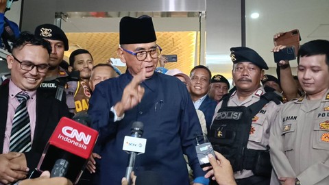 Panji Gumilang setelah diperiksa Bareskrim Polri. Foto: Thomas Bosco/kumparan