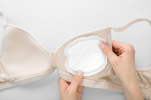 Ilustrasi breast pad. Foto: FotoDuets/Shutterstock