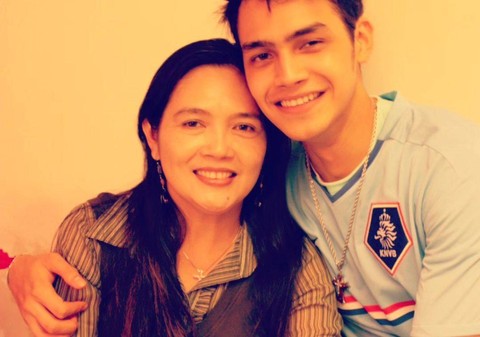 Ibunda Jonas Rivanno meninggal dunia.  Foto: Instagram/@jonas.rivanno