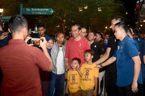 Presiden Joko Widodo kembali berkunjung ke Jalan Malioboro, Yogyakarta, pada Sabtu malam, 8 Juli 2023.  Foto: Muchlis Jr/Biro Pers Sekretariat Presiden