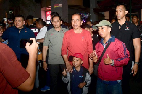 Presiden Joko Widodo kembali berkunjung ke Jalan Malioboro, Yogyakarta, pada Sabtu malam, 8 Juli 2023.  Foto: Muchlis Jr/Biro Pers Sekretariat Presiden