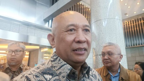Menteri Koperasi dan UKM (Menkop dan UKM) Teten Masduki di Bursa Efek Indonesia (BEI), Senin (10/7/2023).   Foto: Ghinaa Rahmatika/kumparan