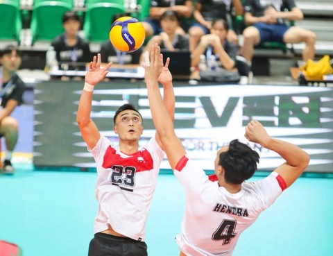 Timnas Voli Putra Indonesia saat berhadapan dengan Sri Lanka di Grup F AVC Challenge Cup 2023 yang digelar di University of Taipei Gymnasium, Taipei, Taiwan, Sabtu (8/7). Foto: Dok. AVC
