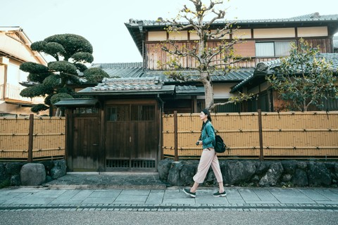 Ilustrasi wisatawan di Jepang. Foto: PR Image Factory/Shutterstock
