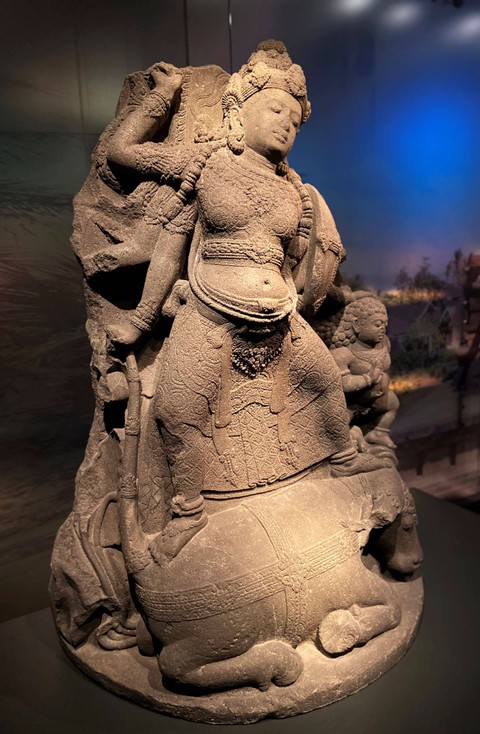 Artefak budaya diserahkan kembali ke Indonesia dalam upacara di Leiden, Belanda, Senin (10/7/2023).  Foto: Aleksandar Furtula/AP PHOTO