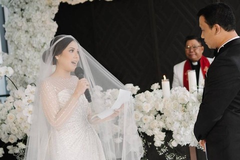 Pernikahan Tina Toon. Foto: Instagram/@tinatoon101