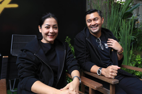 Artis Anjasmara bersama Lulu Tobing hadir di konferensi pers film Guna Guna Istri Muda di kawasan Duren Tiga, Jakarta, Kamis, (13/7/2023). Foto: Agus Apriyanto