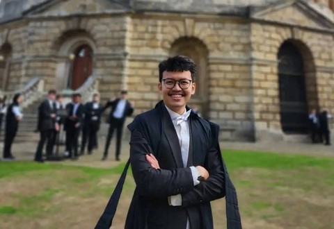 Nando Reza Pratama, alumnus Fakultas Kedokteran Universitas Airlangga (FK Unair) yang tercatat sebagai mahasiswa baru Oxford University.
